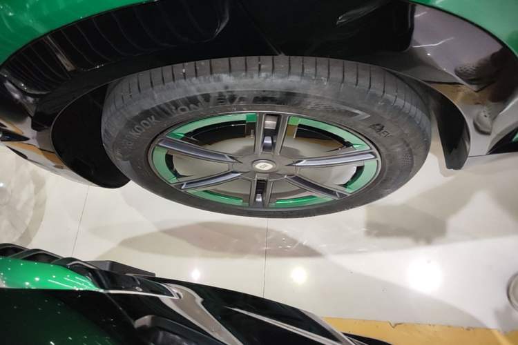 Used Xiaomi Auto YU7 2025 Ultra-Long Range Rear-Wheel Drive Version Right Rear Wheel Hub