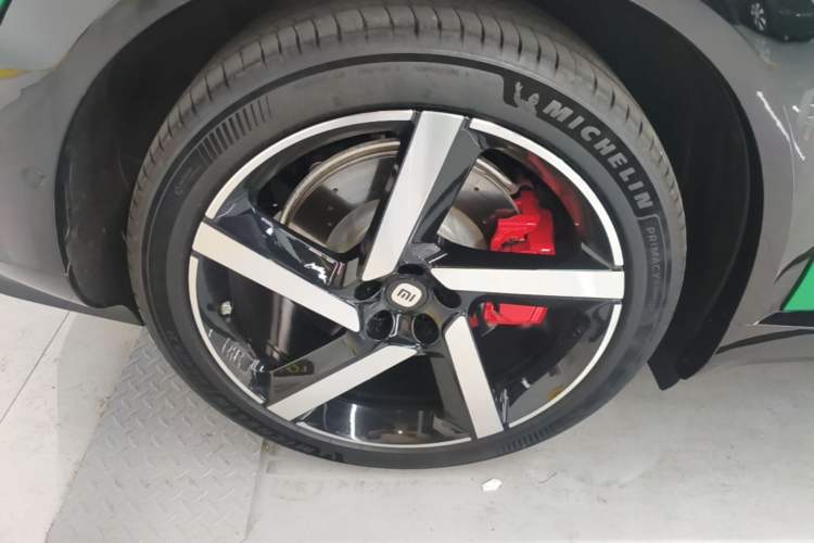 Used Xiaomi Auto YU7 2025 Ultra-Long Range High-Performance All-Wheel-Drive Max Edition Right Rear Wheel Hub