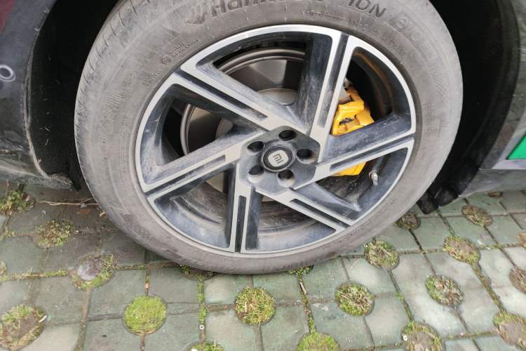 Used Xiaomi Auto YU7 2025 Ultra-Long Range All-Wheel Drive Pro Version Right Rear Wheel Hub