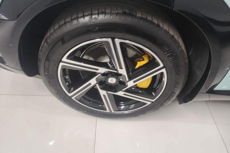 Used Xiaomi Auto YU7 2025 Ultra-Long Range Rear-Wheel Drive Version Right Rear Wheel Hub