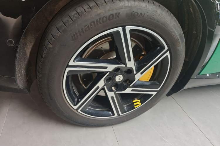 Used Xiaomi Auto YU7 2025 Ultra-Long Range High-Performance All-Wheel-Drive Max Edition Right Rear Wheel Hub