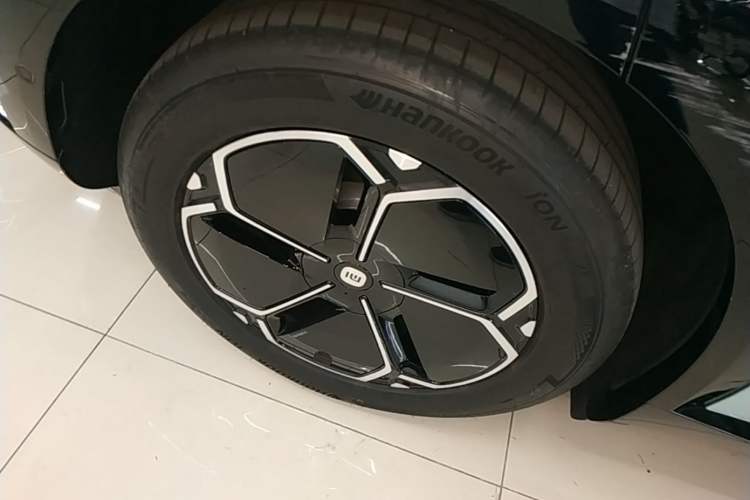 Used Xiaomi Auto YU7 2025 Ultra-Long Range Rear-Wheel Drive Version Right Rear Wheel Hub