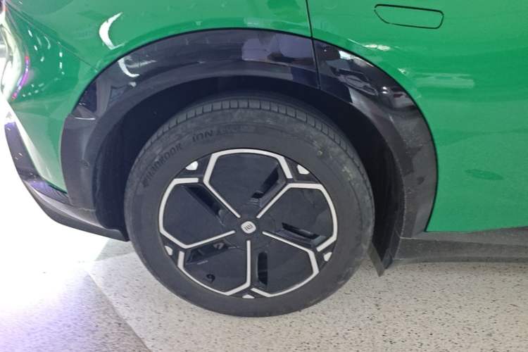 Used Xiaomi Auto YU7 2025 Ultra-Long Range Rear-Wheel Drive Version Right Rear Wheel Hub