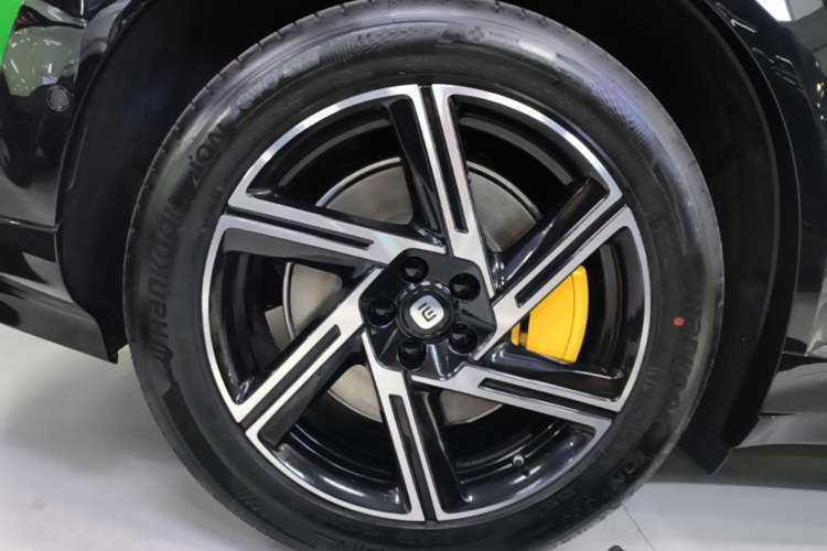 Used Xiaomi Auto YU7 2025 Ultra-Long Range Rear-Wheel Drive Version Right Rear Wheel Hub