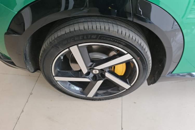 Used Xiaomi Auto YU7 2025 Ultra-Long Range Rear-Wheel Drive Version Right Rear Wheel Hub