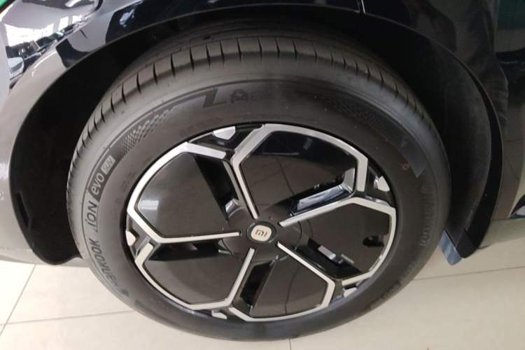 Used Xiaomi Auto YU7 2025 Ultra-Long Range Rear-Wheel Drive Version Right Rear Wheel Hub