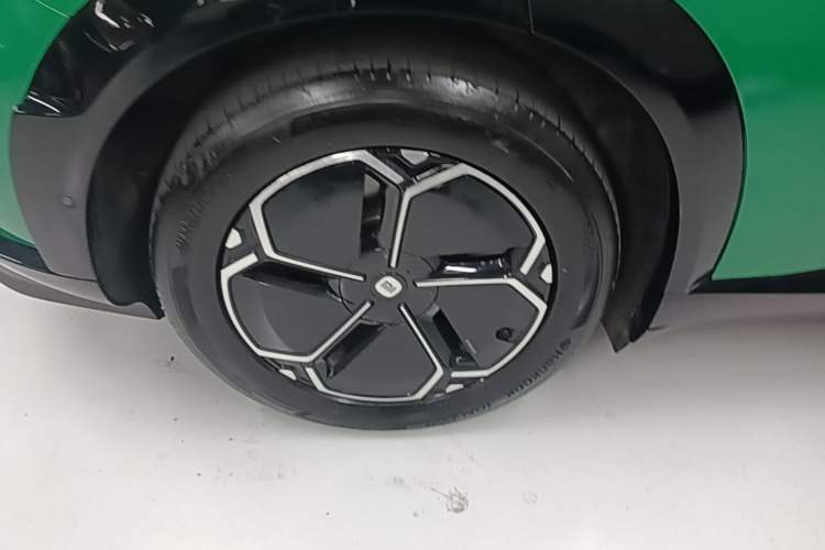 Used Xiaomi Auto YU7 2025 Ultra-Long Range Rear-Wheel Drive Version Right Rear Wheel Hub