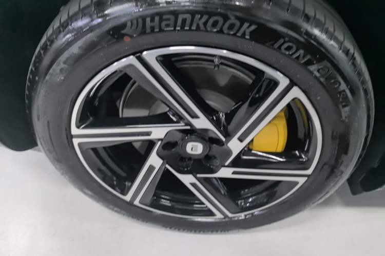 Used Xiaomi Auto YU7 2025 Ultra-Long Range Rear-Wheel Drive Version Right Rear Wheel Hub