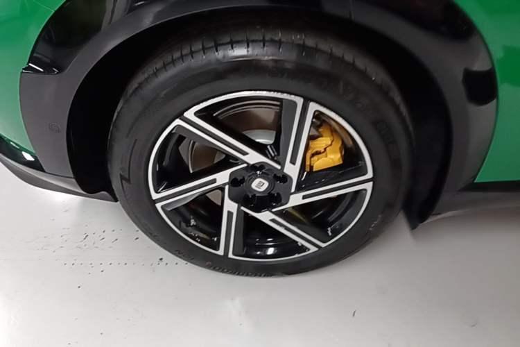 Used Xiaomi Auto YU7 2025 Ultra-Long Range Rear-Wheel Drive Version Right Rear Wheel Hub
