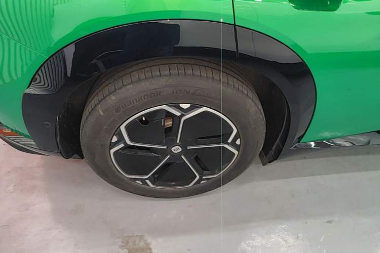 Used Xiaomi Auto YU7 2025 Ultra-Long Range Rear-Wheel Drive Version Right Rear Wheel Hub