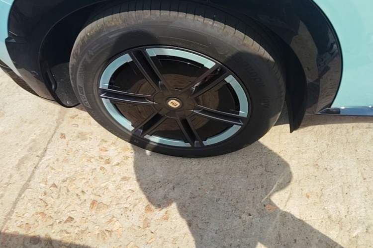 Used Xiaomi Auto YU7 2025 Ultra-Long Range Rear-Wheel Drive Version Right Rear Wheel Hub
