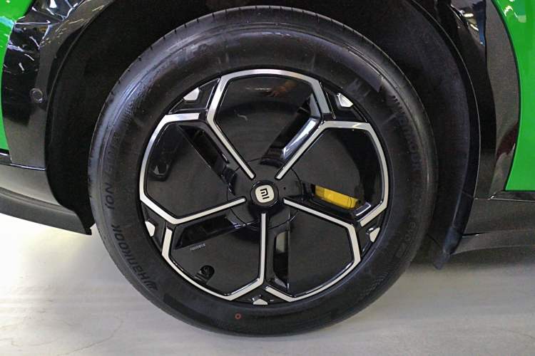 Used Xiaomi Auto YU7 2025 Ultra-Long Range Rear-Wheel Drive Version Right Rear Wheel Hub