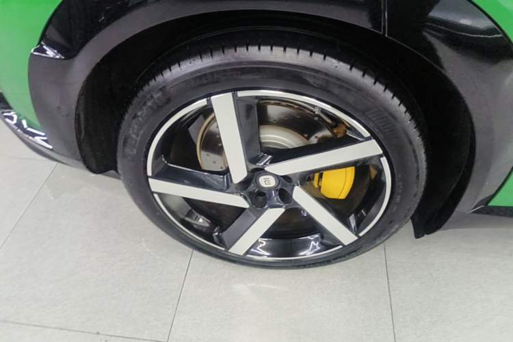 Used Xiaomi Auto YU7 2025 Ultra-Long Range High-Performance All-Wheel-Drive Max Edition Right Rear Wheel Hub