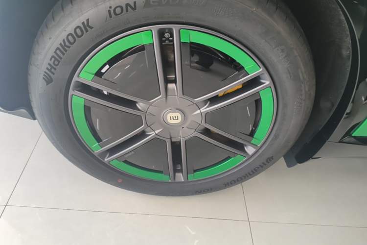 Used Xiaomi Auto YU7 2025 Ultra-Long Range High-Performance All-Wheel-Drive Max Edition Right Rear Wheel Hub