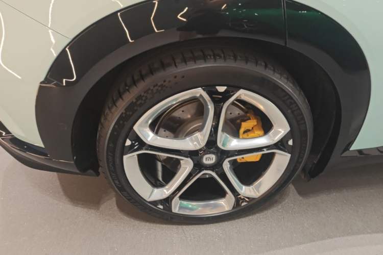 Used Xiaomi Auto YU7 2025 Ultra-Long Range High-Performance All-Wheel-Drive Max Edition Right Rear Wheel Hub
