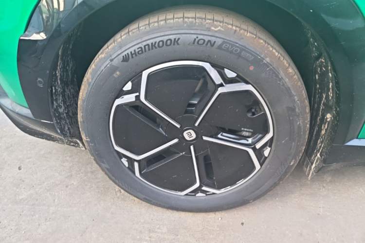 Used Xiaomi Auto YU7 2025 Ultra-Long Range Rear-Wheel Drive Version Right Rear Wheel Hub