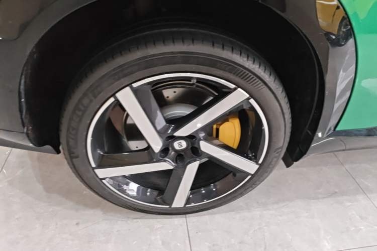 Used Xiaomi Auto YU7 2025 Ultra-Long Range High-Performance All-Wheel-Drive Max Edition Right Rear Wheel Hub