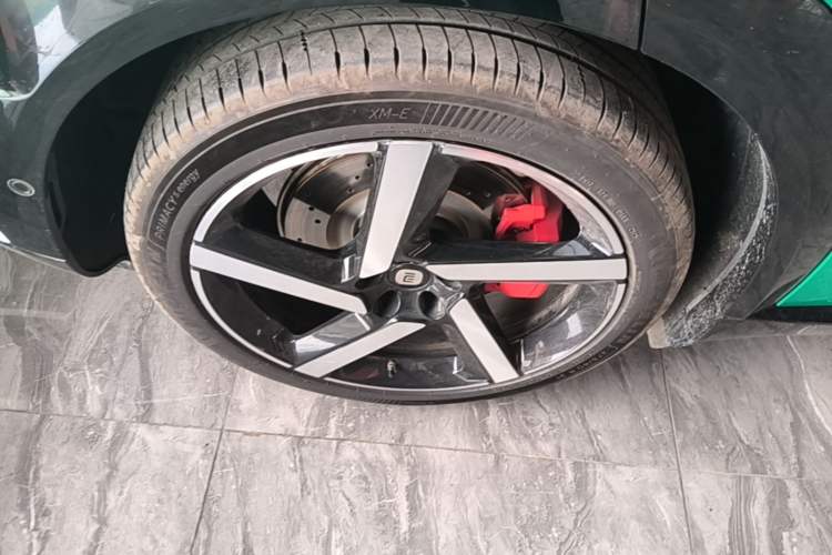 Used Xiaomi Auto YU7 2025 Ultra-Long Range High-Performance All-Wheel-Drive Max Edition Right Rear Wheel Hub