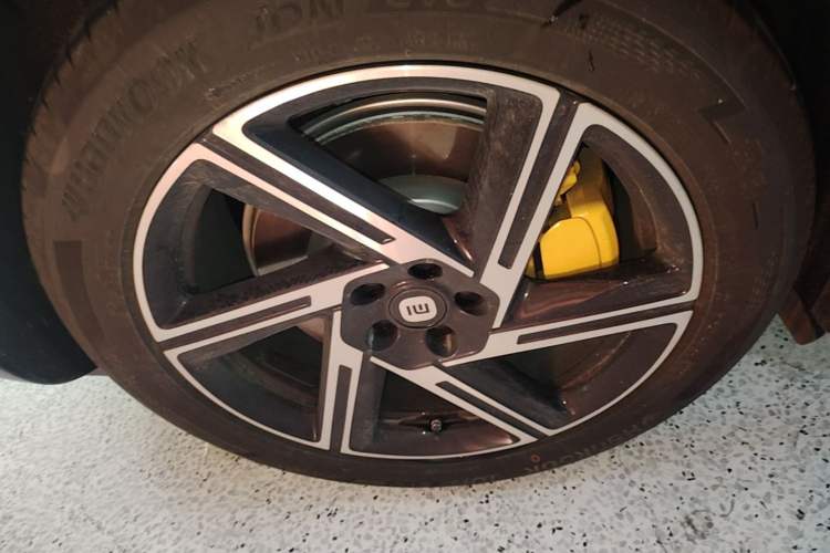 Used Xiaomi Auto YU7 2025 Ultra-Long Range All-Wheel Drive Pro Version Right Rear Wheel Hub