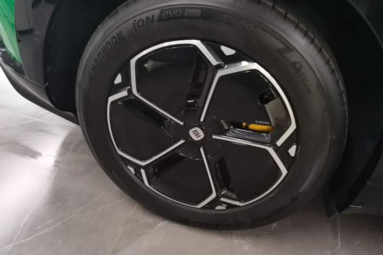 Used Xiaomi Auto YU7 2025 Ultra-Long Range High-Performance All-Wheel-Drive Max Edition Right Rear Wheel Hub
