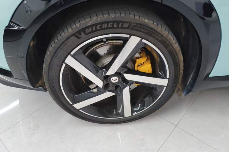 Used Xiaomi Auto YU7 2025 Ultra-Long Range High-Performance All-Wheel-Drive Max Edition Right Rear Wheel Hub