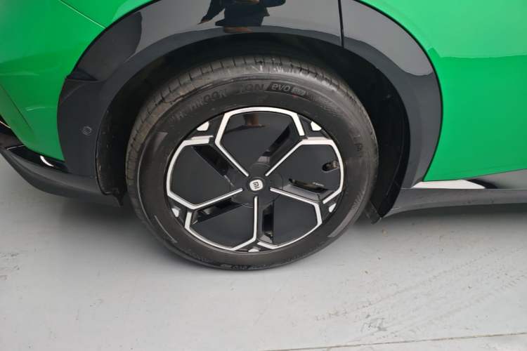 Used Xiaomi Auto YU7 2025 Ultra-Long Range Rear-Wheel Drive Version Right Rear Wheel Hub