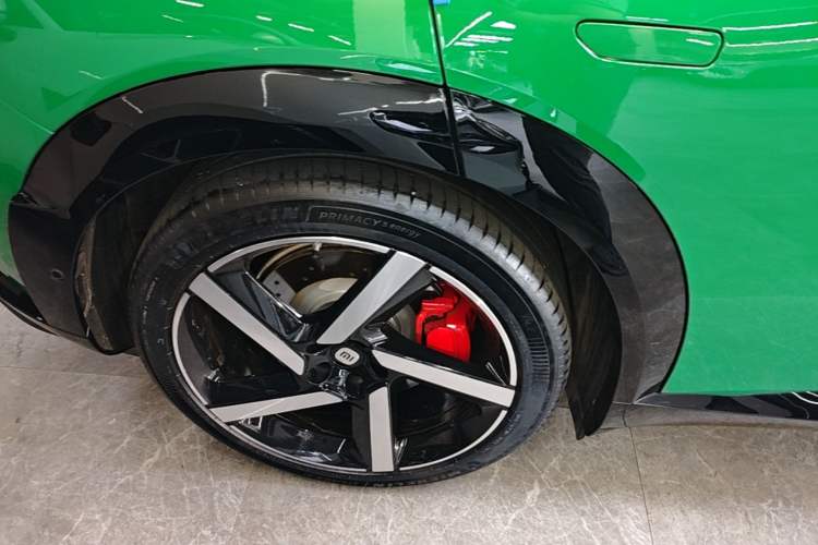 Used Xiaomi Auto YU7 2025 Ultra-Long Range High-Performance All-Wheel-Drive Max Edition Right Rear Wheel Hub