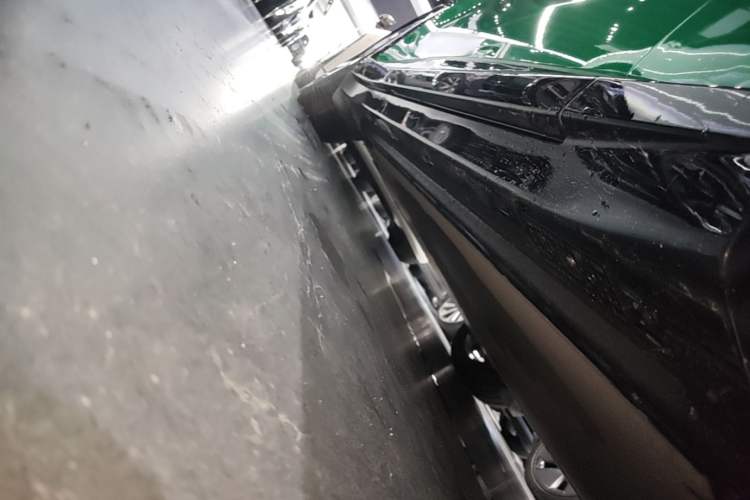 Used Xiaomi Auto YU7 2025 Ultra-Long Range High-Performance All-Wheel-Drive Max Edition Right Side Sill