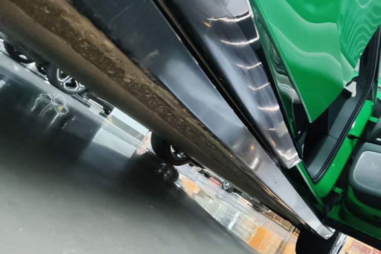 Used Xiaomi Auto YU7 2025 Ultra-Long Range High-Performance All-Wheel-Drive Max Edition Right Side Sill
