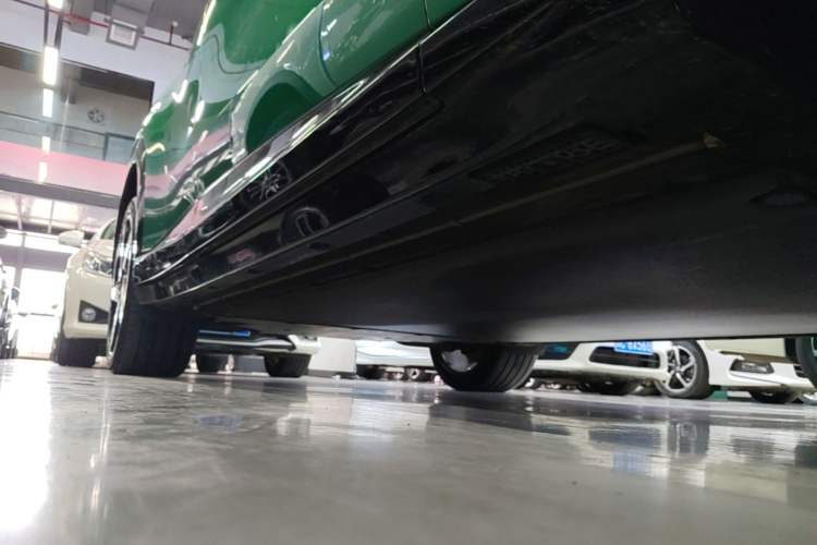 Used Xiaomi Auto YU7 2025 Ultra-Long Range High-Performance All-Wheel-Drive Max Edition Right Side Sill