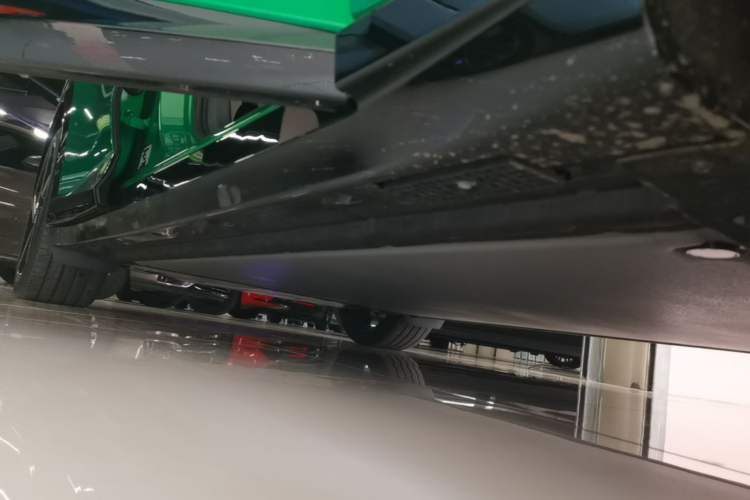 Used Xiaomi Auto YU7 2025 Ultra-Long Range High-Performance All-Wheel-Drive Max Edition Right Side Sill