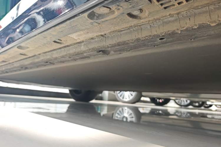 Used Xiaomi Auto YU7 2025 Ultra-Long Range Rear-Wheel Drive Version Right Side Sill