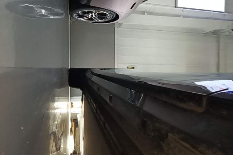 Used Xiaomi Auto YU7 2025 Ultra-Long Range High-Performance All-Wheel-Drive Max Edition Right Side Sill