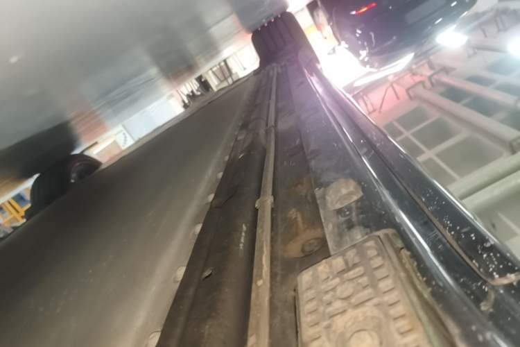 Used Xiaomi Auto YU7 2025 Ultra-Long Range High-Performance All-Wheel-Drive Max Edition Right Side Sill