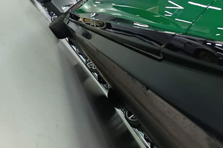 Used Xiaomi Auto YU7 2025 Ultra-Long Range Rear-Wheel Drive Version Right Side Sill