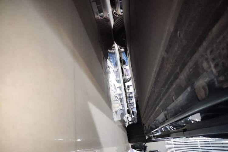 Used Xiaomi Auto YU7 2025 Ultra-Long Range Rear-Wheel Drive Version Right Side Sill