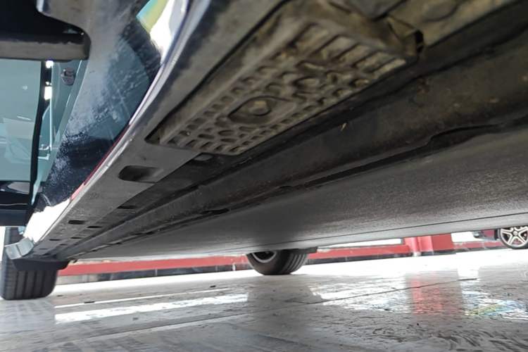 Used Xiaomi Auto YU7 2025 Ultra-Long Range All-Wheel Drive Pro Version Right Side Sill