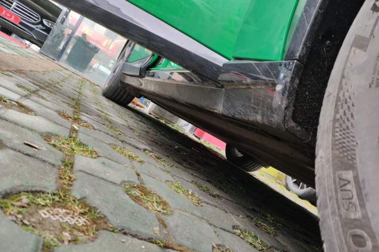 Used Xiaomi Auto YU7 2025 Ultra-Long Range All-Wheel Drive Pro Version Right Side Sill