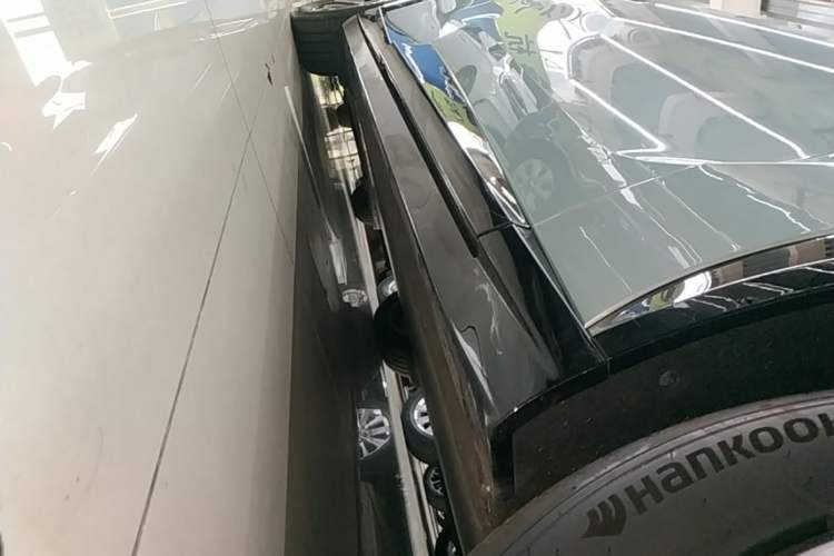 Used Xiaomi Auto YU7 2025 Ultra-Long Range Rear-Wheel Drive Version Right Side Sill