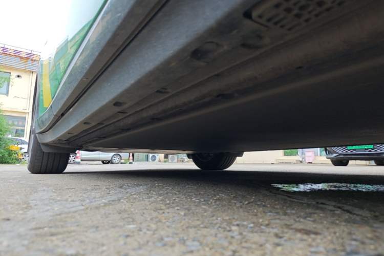 Used Xiaomi Auto YU7 2025 Ultra-Long Range Rear-Wheel Drive Version Right Side Sill
