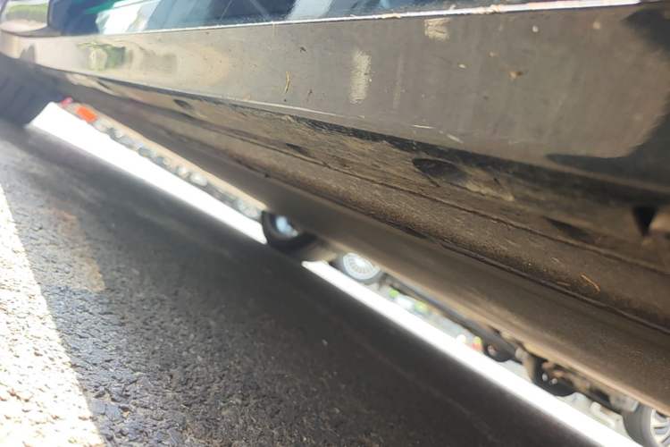 Used Xiaomi Auto YU7 2025 Ultra-Long Range High-Performance All-Wheel-Drive Max Edition Right Side Sill