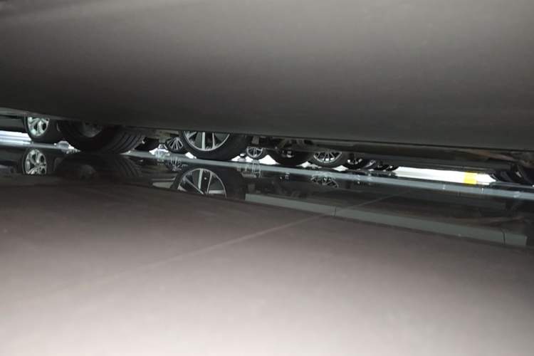 Used Xiaomi Auto YU7 2025 Ultra-Long Range High-Performance All-Wheel-Drive Max Edition Right Side Sill
