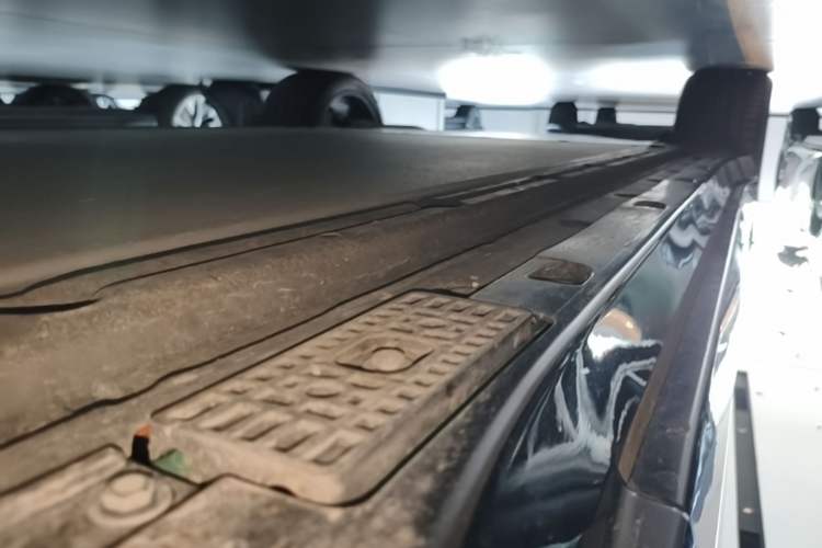 Used Xiaomi Auto YU7 2025 Ultra-Long Range High-Performance All-Wheel-Drive Max Edition Right Side Sill