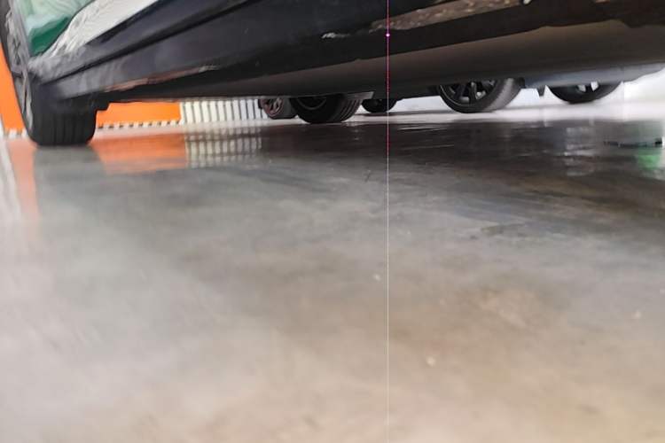 Used Xiaomi Auto YU7 2025 Ultra-Long Range Rear-Wheel Drive Version Right Side Sill