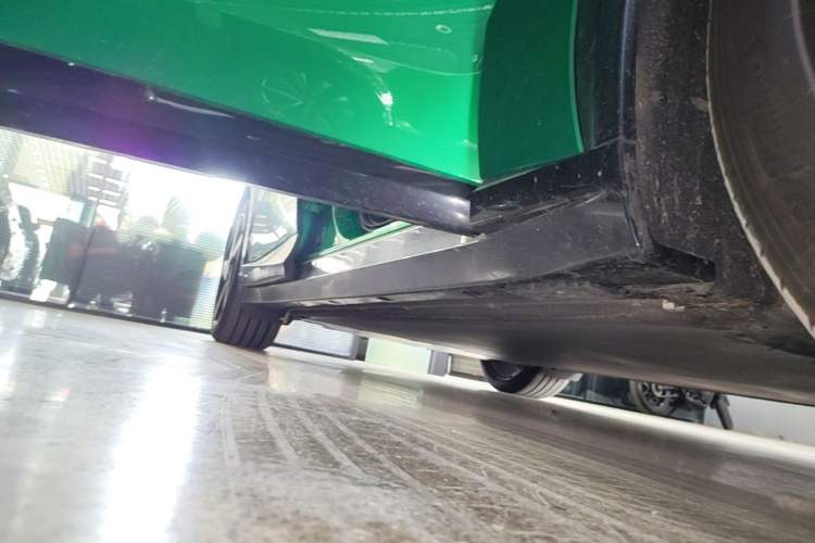Used Xiaomi Auto YU7 2025 Ultra-Long Range High-Performance All-Wheel-Drive Max Edition Right Side Sill