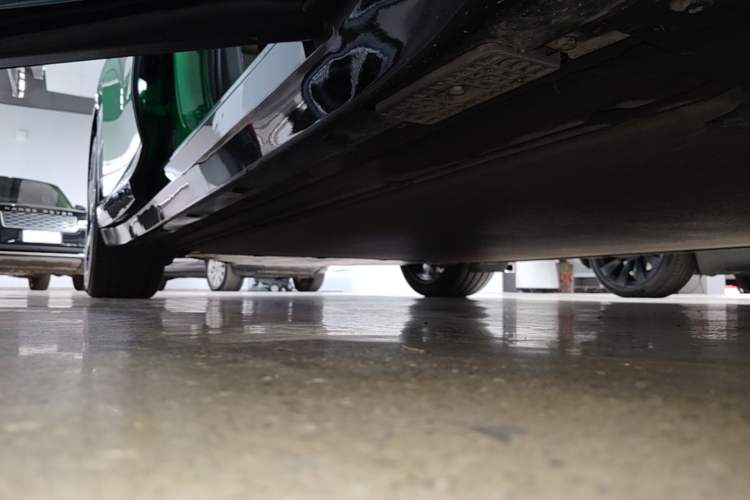 Used Xiaomi Auto YU7 2025 Ultra-Long Range High-Performance All-Wheel-Drive Max Edition Right Side Sill