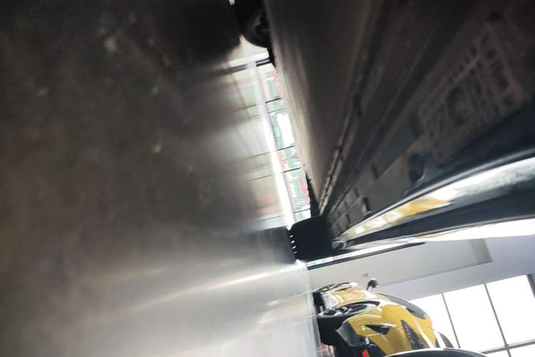 Used Xiaomi Auto YU7 2025 Ultra-Long Range Rear-Wheel Drive Version Right Side Sill
