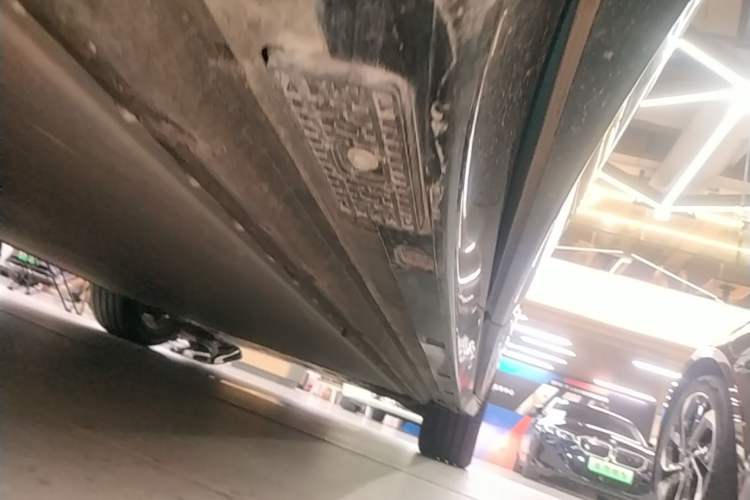 Used Xiaomi Auto YU7 2025 Ultra-Long Range High-Performance All-Wheel-Drive Max Edition Right Side Sill