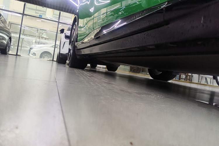 Used Xiaomi Auto YU7 2025 Ultra-Long Range High-Performance All-Wheel-Drive Max Edition Right Side Sill