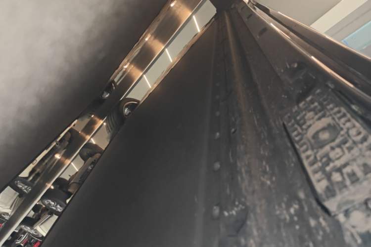 Used Xiaomi Auto YU7 2025 Ultra-Long Range High-Performance All-Wheel-Drive Max Edition Right Side Sill